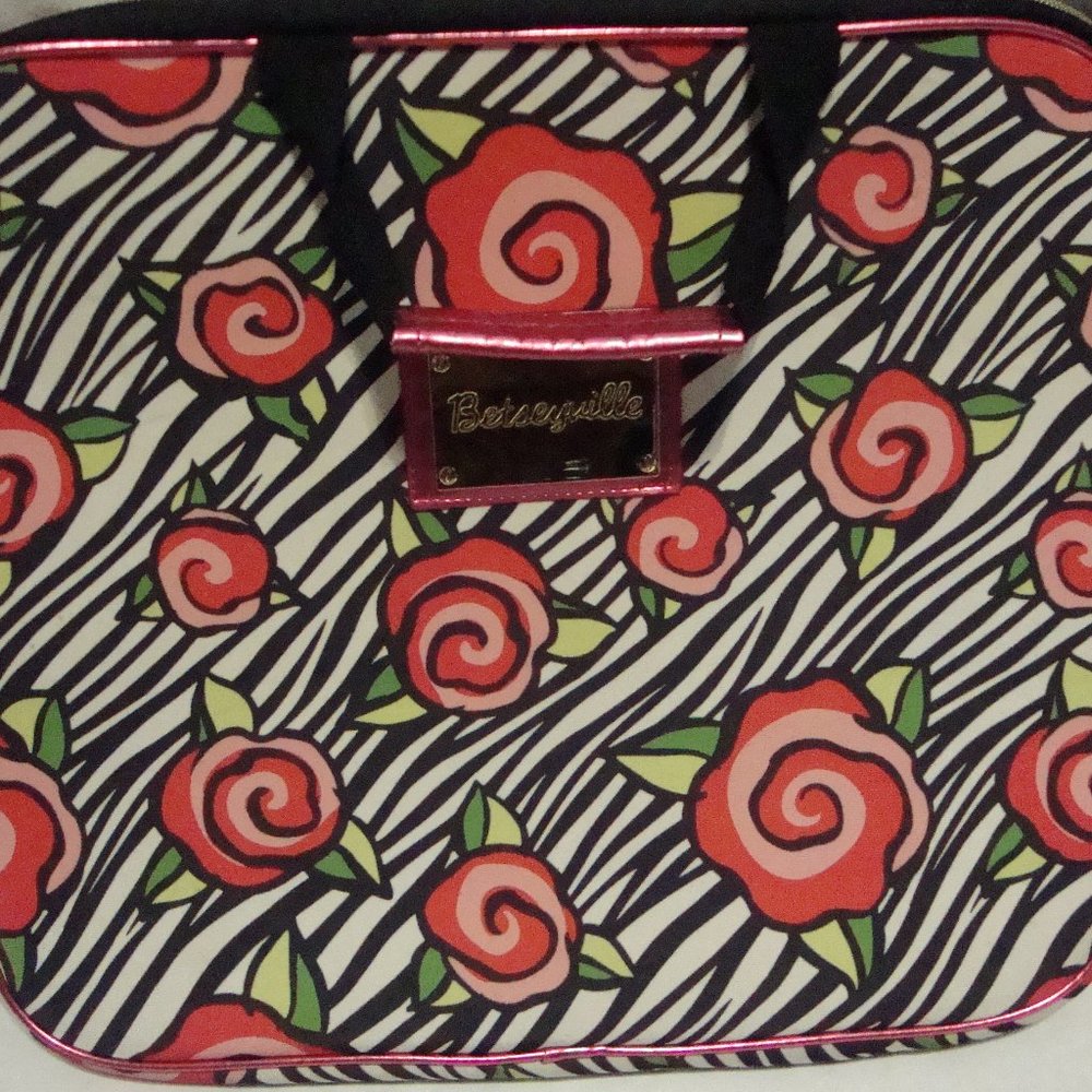 Betsey Johnson Betseyville XL Laptop bag